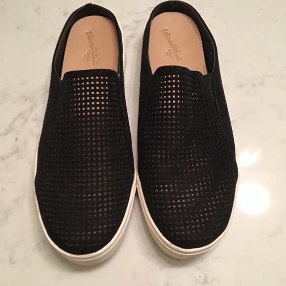 Universal Threads Sneakers - Picture 6 of 6